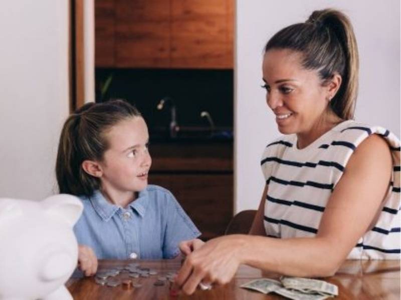 Tips Jitu Mengajari Anak tentang Keuangan Sejak Dini